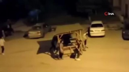 Gece yarısı 10 kişinin götürdüğü çardak merak konusu oldu