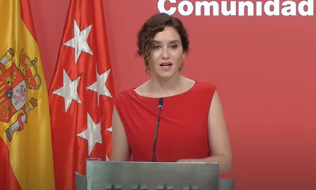 Ayuso recurre el currículo de Bachillerato: "Dinamita la convivencia"