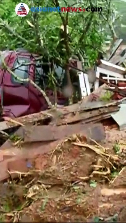 കടയില്‍ നിന്നും തുണികൾ സൗജന്യമായി കൊടുത്ത് യുവാവ്; ഒന്നായി നേരിടാന്‍ കേരളം