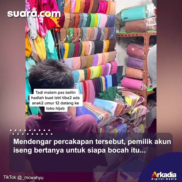 Gemas! Bocah Lelaki Datang Sendirian Beli Kado Ultah Buat Ibu, Warganet: Mengandung Bawang