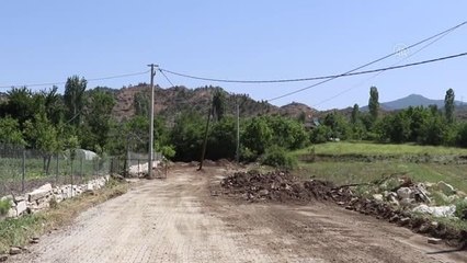 Honaz'da etkili olan sağanak tarım arazilerinde zarara neden oldu