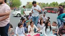 Students Protest-  ‘कॉलेज प्राचार्य को हटाए जाने की मांग कर रही महारानी कॉलेज की स्टूडेंट्स, जानिए क्यों