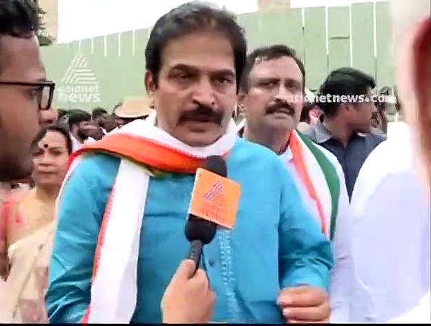 ഗവർണ്ണറുടെ ഓഫീസ് ബിജെപി ഓഫീസിനേക്കാൾ തരംതാഴ്‌ന്നെന്ന്‌ കെസി വേണുഗോപാൽ