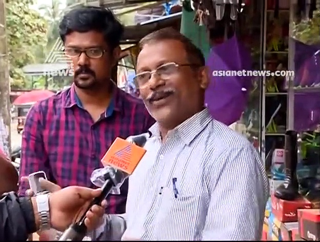 മസ്ജിദ് പോസ്റ്റ്‌മോര്‍ട്ടം മുറിയായി, ക്ഷേത്രഹാളില്‍ നമസ്‌കാരവും ബിരിയാണിയും; പ്രളയകാലത്തെ മനോഹരകാഴ്ചകള്‍