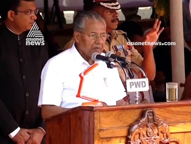 സ്വാതന്ത്ര്യദിനത്തിൽ കശ്മീർ  വിഷയം പരാമർശിച്ച് മുഖ്യമന്ത്രി