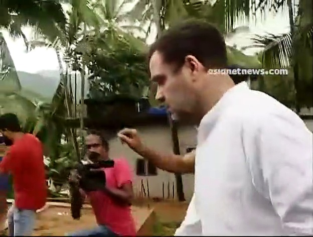 രാഹുല്‍ ഗാന്ധി കവളപ്പാറയിലെത്തി; രക്ഷാപ്രവര്‍ത്തനം ഊര്‍ജിതമാക്കാന്‍ നിര്‍ദ്ദേശം നല്‍കി