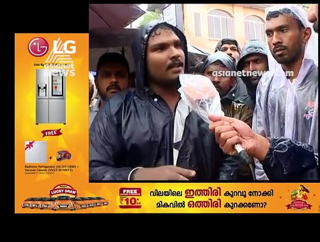 മാവൂരിനടുത്ത് 1500ലധികം പേര്‍ ഭക്ഷണവും വെള്ളവുമില്ലാതെ കുടുങ്ങിയെന്ന് നാട്ടുകാര്‍