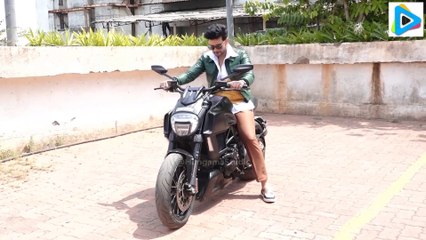 BadasKaran Kundrra Ride On His Bike At The Sets Of Dance Dewane Juniors