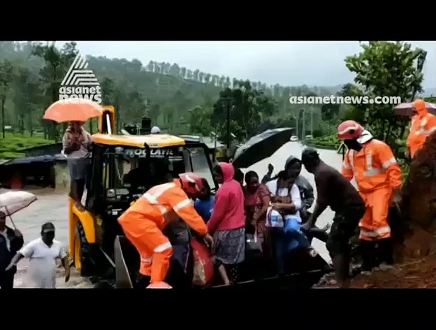ഇടുക്കി വണ്ടിപ്പെരിയാറില്‍ ജെ സി ബി ഉപയോഗിച്ച് രക്ഷാപ്രവര്‍ത്തനം
