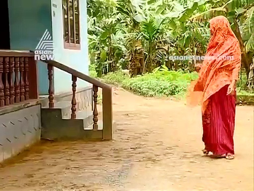 മണ്ണിടിച്ചിലിന് പിന്നാലെ കരയിടിച്ചില്‍ രൂക്ഷം; വീടുകളില്‍ വിള്ളല്‍, തുരുത്തുകള്‍ ഭീഷണിയില്‍