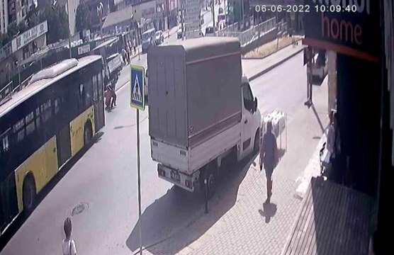 Ümraniye'de İETT otobüsünün çarptığı temizlik işçisi hayatını kaybetti