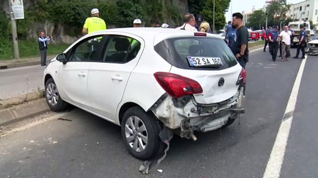Karşı şeride geçen otomobil dehşet saçtı! Yaralılar var