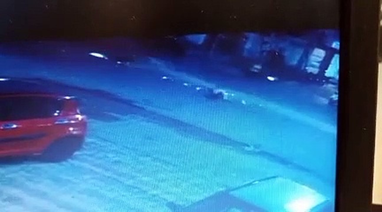 VIDEO: बेकाबू बाइक तेज गति से जेसीबी में घुसी,...