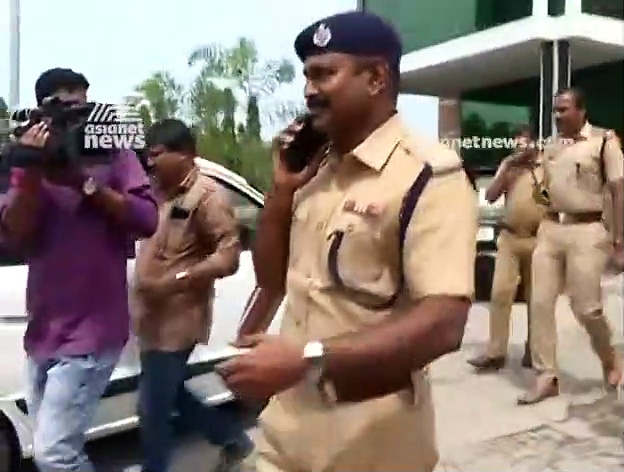 ശ്രീറാം ആശുപത്രിയില്‍ നിന്നും പുറത്തിറങ്ങിയാല്‍ ജയിലില്‍ കിടക്കേണ്ടിവരും; ഒഴിവാക്കാന്‍ ഡോക്ടര്‍മാരുടെ ഒളിച്ചുകളി