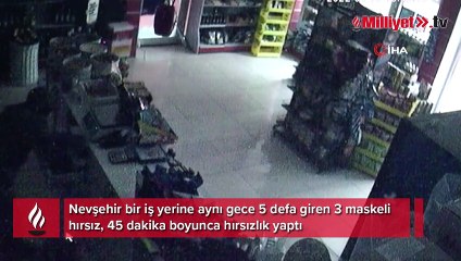 Akılalmaz görüntüler! Hırsızlık yaptılar, kameraya el sallayarak oynadılar