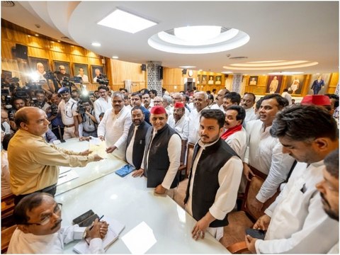 अखिलेश यादव से आधा गठबंधन नाराज ! | Akhilesh Yadav | Keshav Dev Maurya | Baat To Chubhegi