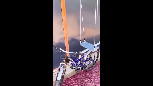 Vélo ou balançoire, il invente un engin très bizarre