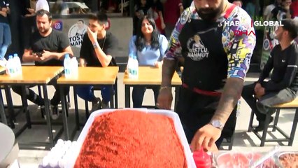 Adana'da bayıltan acılı tost! Su döküp ayıltmaya çalıştılar...