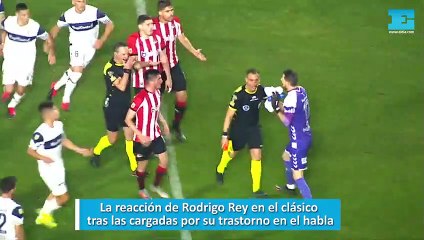 La reacción de Rodrigo Rey en el clásico tras las cargadas por su trastorno en el habla