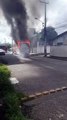 Incêndio destrói ônibus em rua do bairro Ellery, em Fortaleza