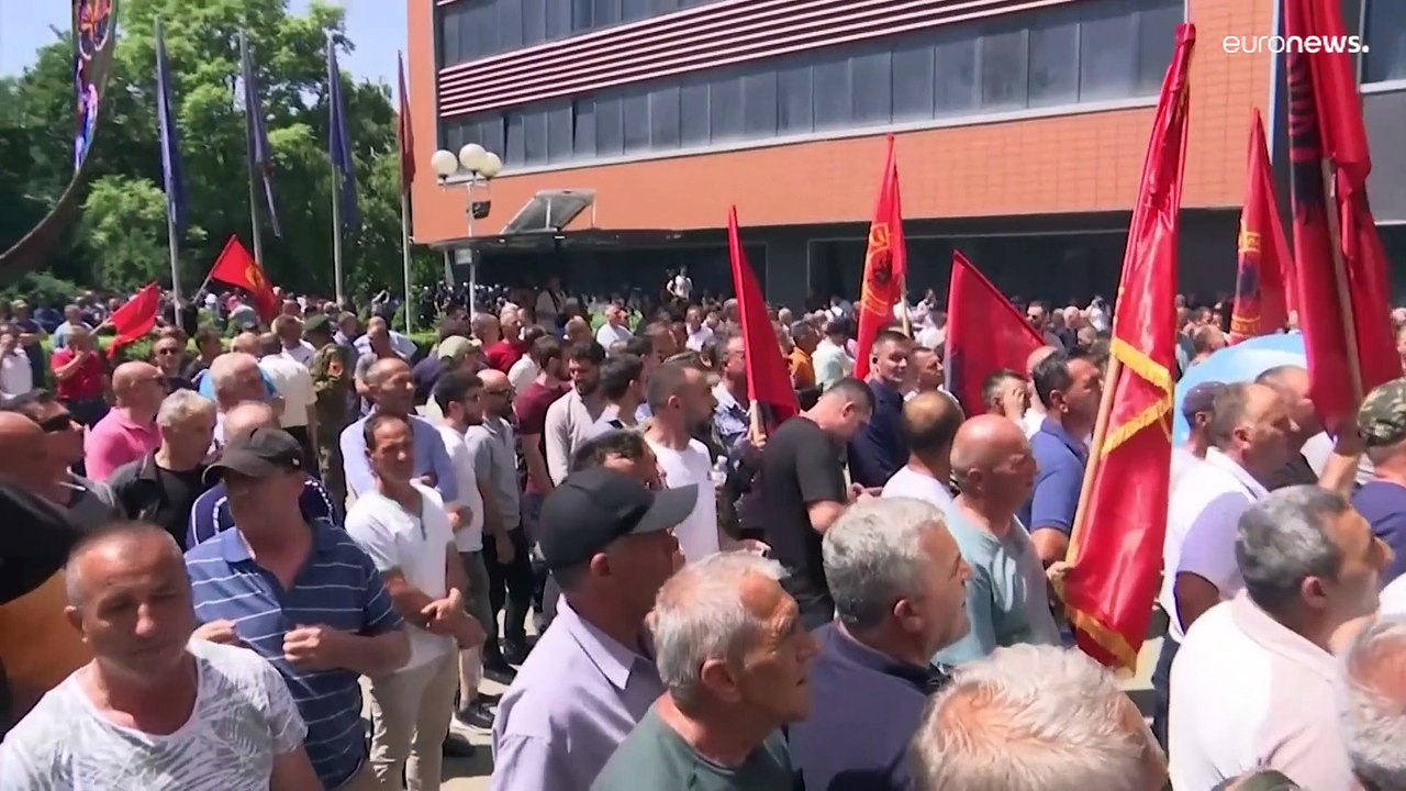 Violentas manifestaciones de los veteranos de guerra en Kósovo