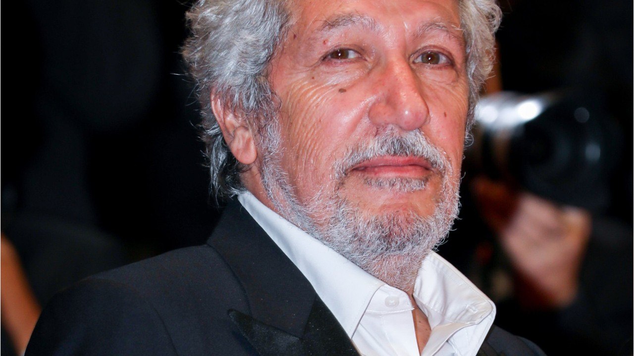 Voici : Alain Chabat ironise sur son "hygiène de vie parfaite" entre "cigarettes" et "alcool"