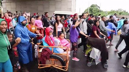 Miles de migrantes salen en caravana del sur de México con rumbo a EEUU
