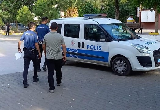 Sürücü belgesi sınavına kopya düzeneğiyle girmeye çalışan kişi yakalandı