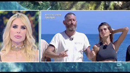 Download Video: Isola dei Famosi, Edoardo Tavassi non ha pietà del naufrago: l'affondo in diretta E' da poco iniziat