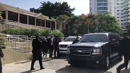 Momentos en que trasladan al asesino del ministro de Medio Ambiente (2)