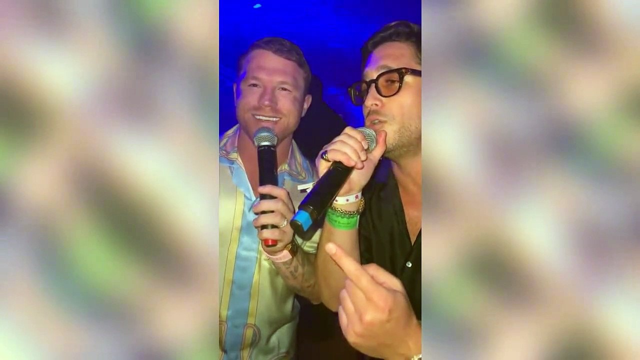 CANELO CANTA CON DIEGO BONETA PARA CALMAR SU PERDIDA