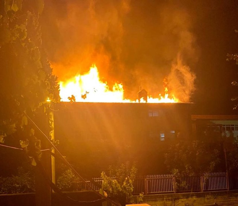 İzmir'de okulda çıkan yangın paniğe neden oldu