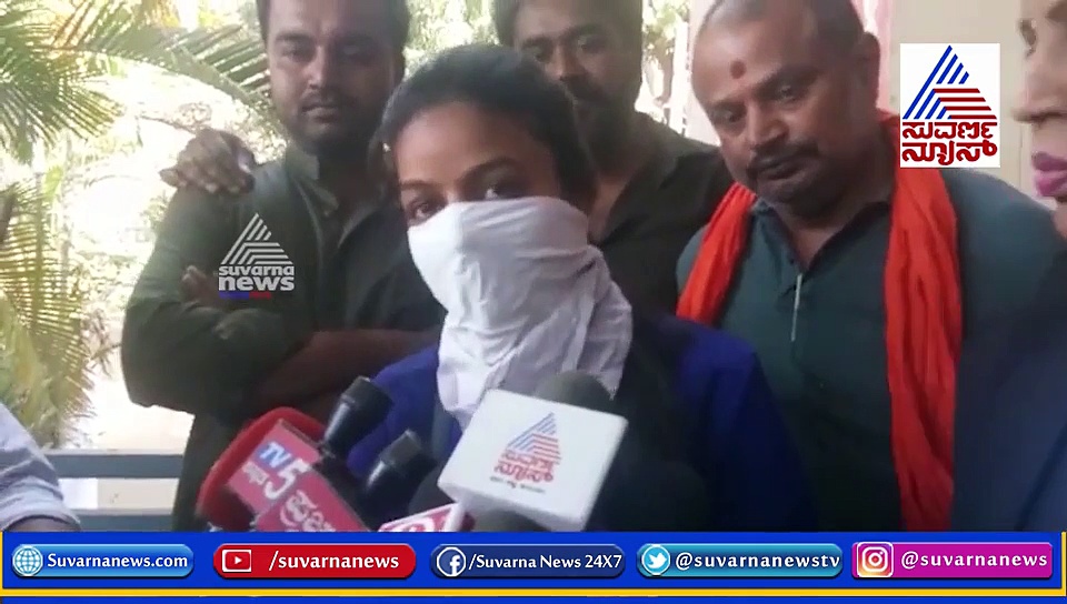 KSRTC ಬಸ್‌ನಲ್ಲೇ ಕಂಡಕ್ಟರ್  ‘ಕೈ’ ಕಿತಾಪತಿ, ಪೋಲಿಯಾಟಕ್ಕೆ ತಕ್ಕ ಶಾಸ್ತಿ!