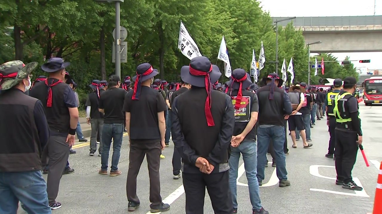 전국 각지에서 화물연대 파업 개시...대전 출정식 분위기 / YTN