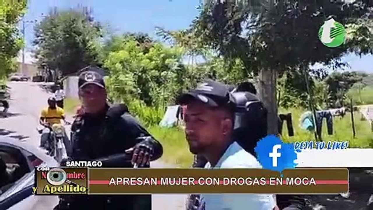 Agarran mujer con la paca encima