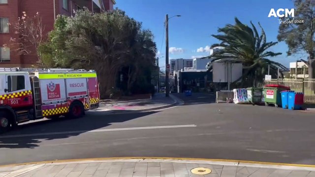 Winds threaten four-storey wall in Wollongong CBD - June 6, 2022 - Illawarra Mercury