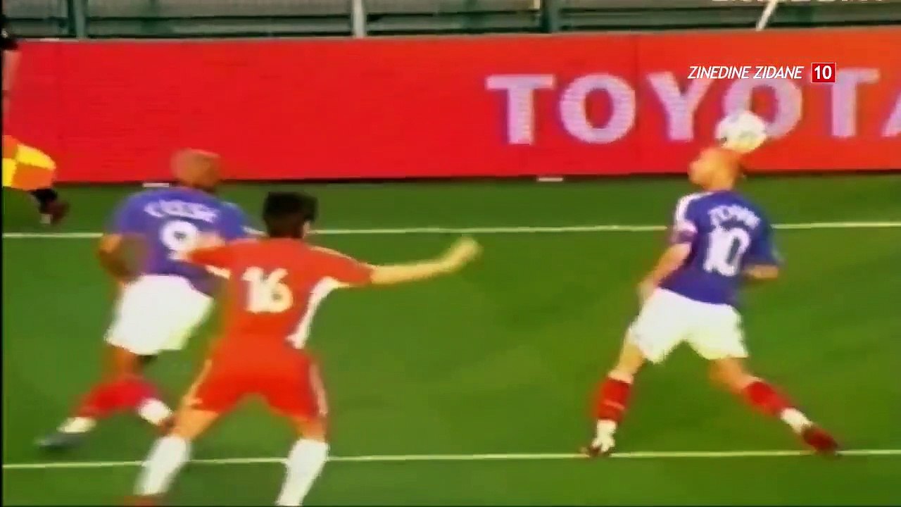 24 Impossible Ball Controls Only Zidane Can Do