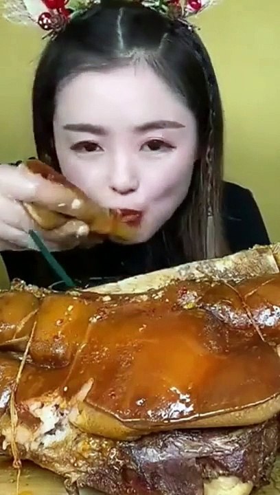 MAKAN BABI PANGGANG PEDAS MANIS