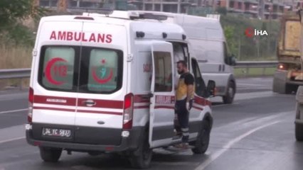Başakşehir'de seyir halindeki servis minibüs bilinmeyen bir nedenle devrildi. Yaralanan 6 kişi hastaneye kaldırıldı.