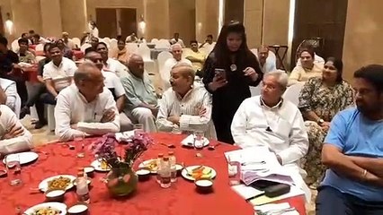 'जादूगर' गहलोत के सामने लेडी मैजिशियन ने दिखाया जादू, बाड़ेबंदी का वीडियो सोशल मीडिया पर वायरल