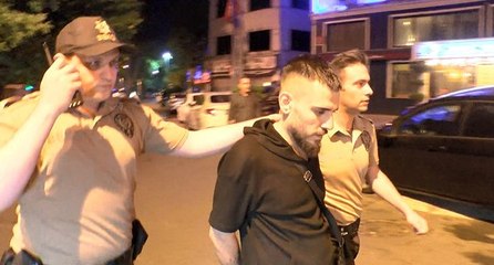 Taksiciye sahte dolar verdi: Bekçiler takiple yakaladı