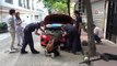 Otomobilin motoruna sıkışan kedi böyle kurtarıldı: Yavru kedi bir hayvansever tarafından sahiplenildi