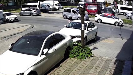 Kontrolsüz yola çıkan araç kazaya davetiye çıkardı