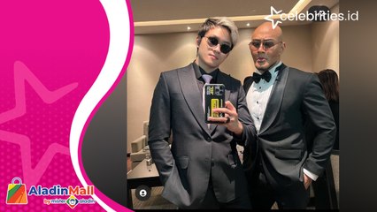 Azka Corbuzier Terlihat Gagah, Kenakan Jas di Hari Pernikahan Sang Ayah
