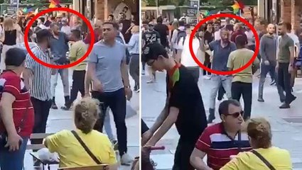 Kadıköy'de satırlı adam paniği! Yoldan geçenlere tehditler savurup küfür etti