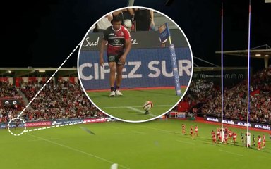 Le 2ème ligne toulousain, Joe Tekori, passe 2 transformations face à Biarritz