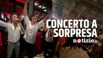 Fedez, Tananai e Mara Sattei improvvisano “La dolce vita”: fan in delirio nello show a sorpresa