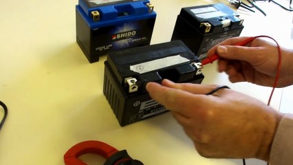 Batterie moto scooter  Entretien, recharge, contrôle... le guide !