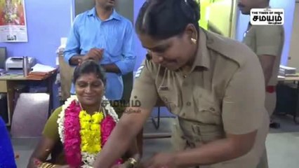 "இது வேற லெவல்" காவல் நிலையத்தில் பெண் காவலருக்கு வளைகாப்பு!