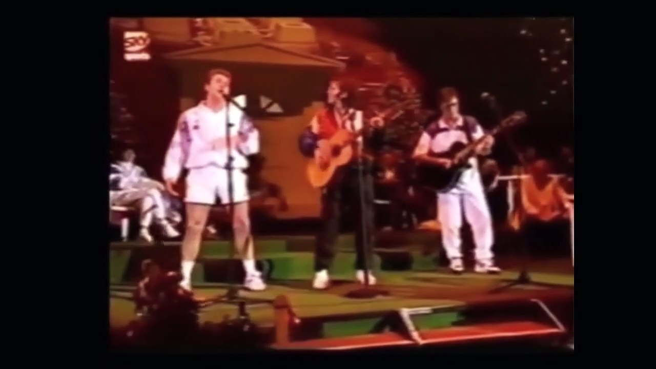 Michael Ball and Cliff Richard  (feat Hank Marvin ) singing ALL I HAVE TO DO IS DREAM -live TV performance    + lyrics